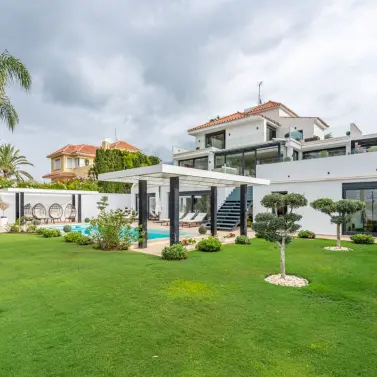 Продажа  отдельно стоящей виллы в Nueva Andalucía