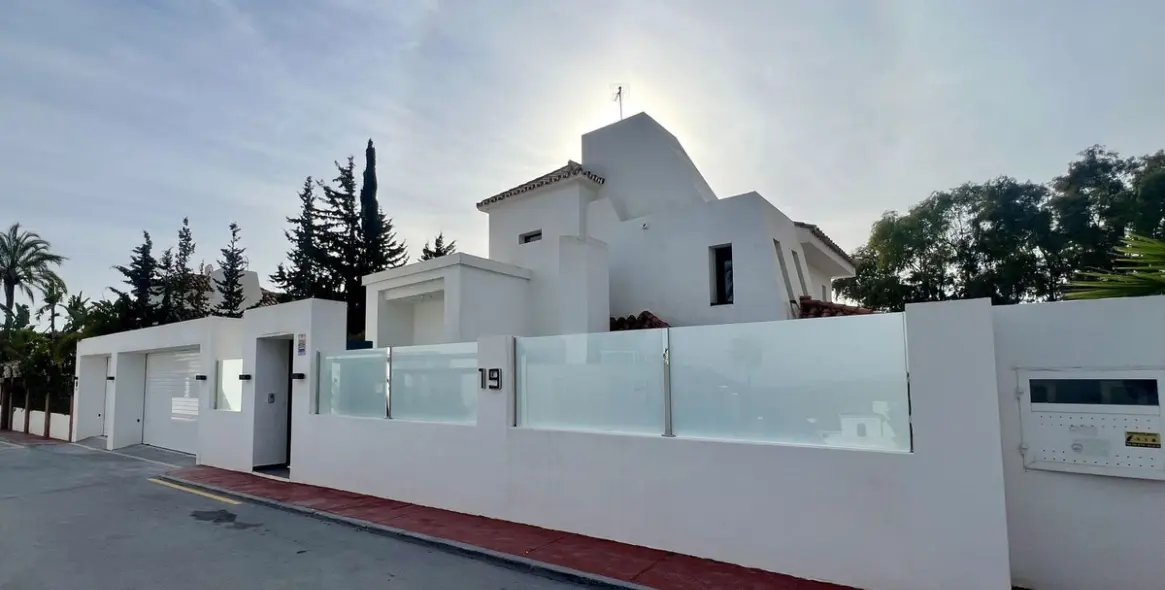 Продажа  отдельно стоящей виллы в Nueva Andalucía 3