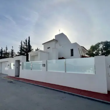 Продажа  отдельно стоящей виллы в Nueva Andalucía