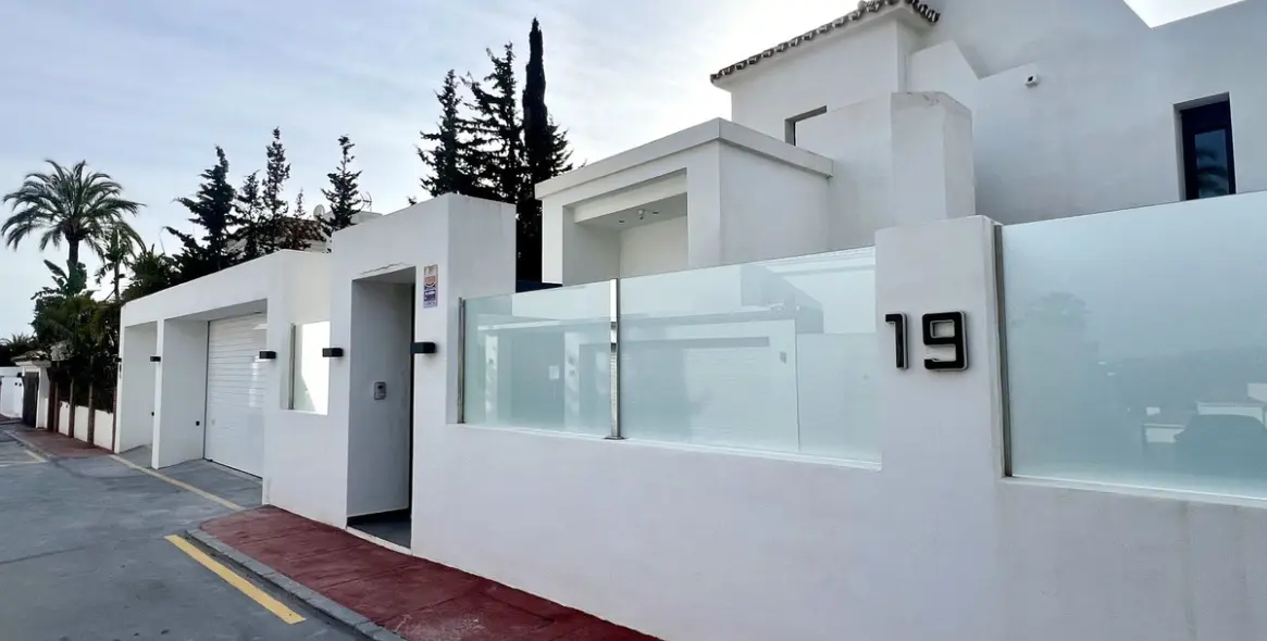 Продажа  отдельно стоящей виллы в Nueva Andalucía 4