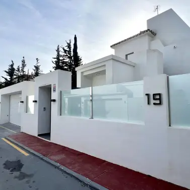 Продажа  отдельно стоящей виллы в Nueva Andalucía