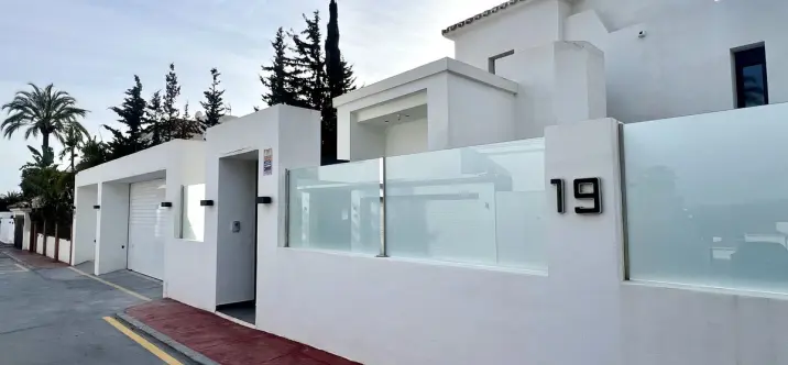 Продажа  отдельно стоящей виллы в Nueva Andalucía 3