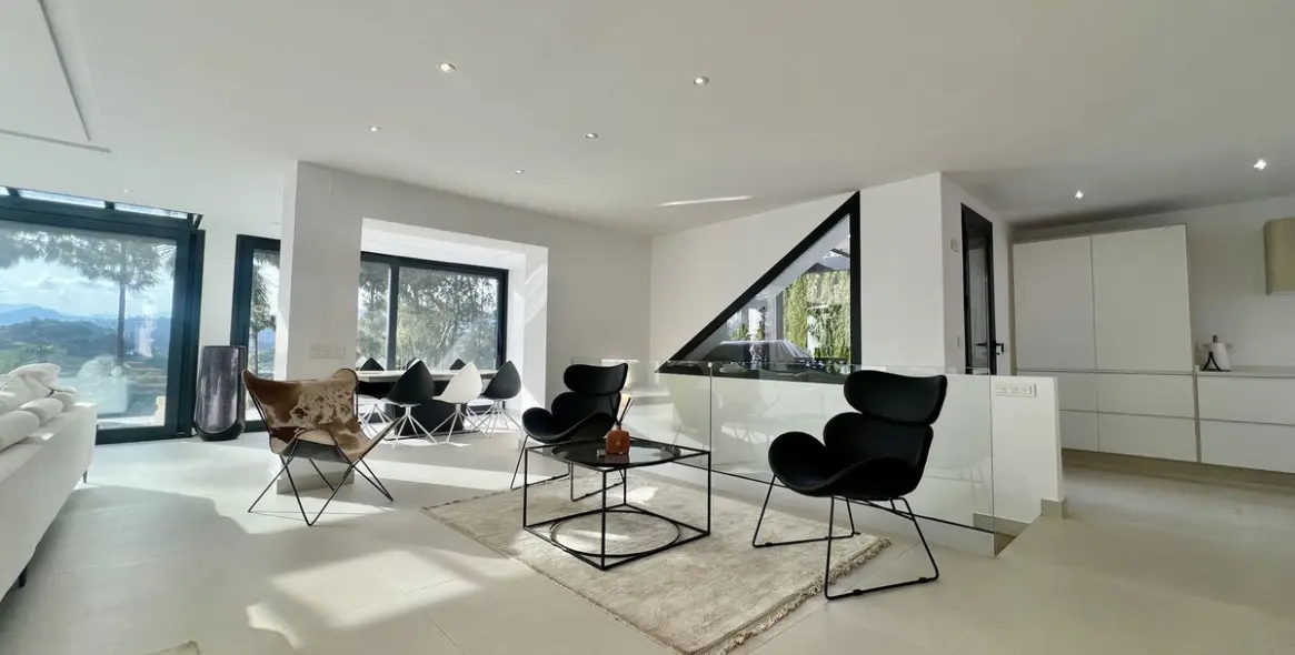 Продажа  отдельно стоящей виллы в Nueva Andalucía 11