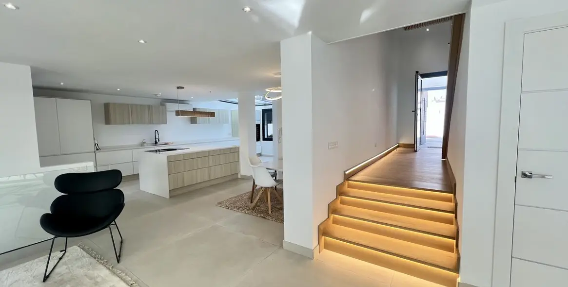 Продажа  отдельно стоящей виллы в Nueva Andalucía 19