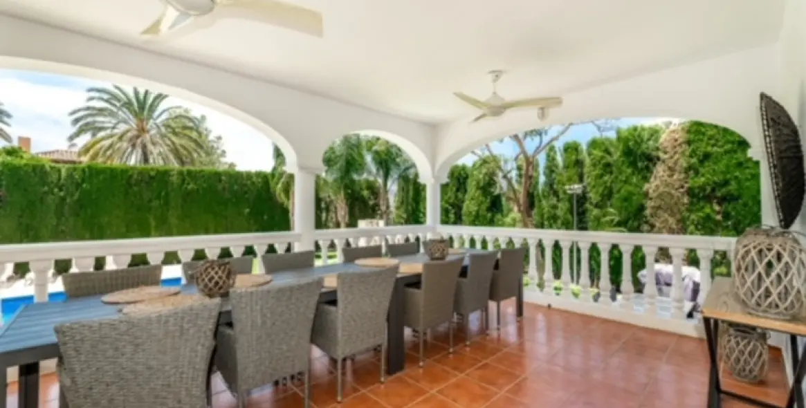 Venta de villa independiente en Nueva Andalucía 5