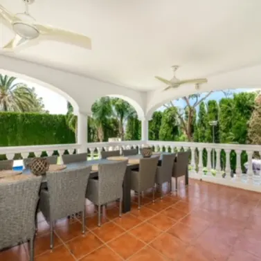 Venta de villa independiente en Nueva Andalucía