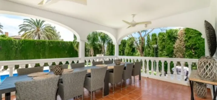 Venta de villa independiente en Nueva Andalucía 4