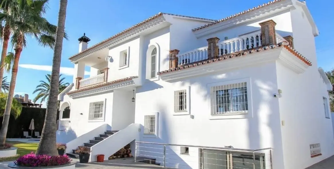 Venta de villa independiente en Nueva Andalucía 6