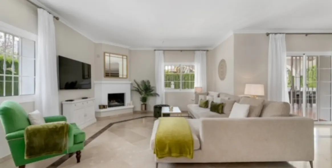 Venta de villa independiente en Nueva Andalucía 9