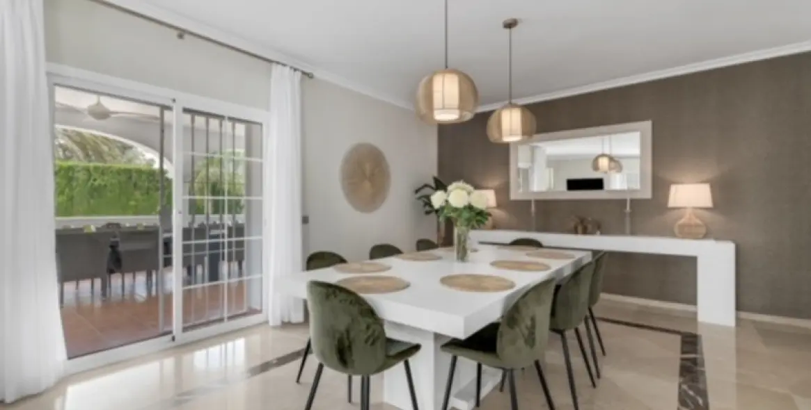 Venta de villa independiente en Nueva Andalucía 16