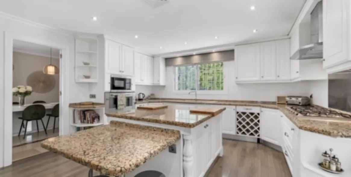 Venta de villa independiente en Nueva Andalucía 17