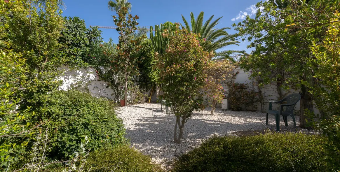 Продажа  отдельно стоящей виллы в Marbesa 21