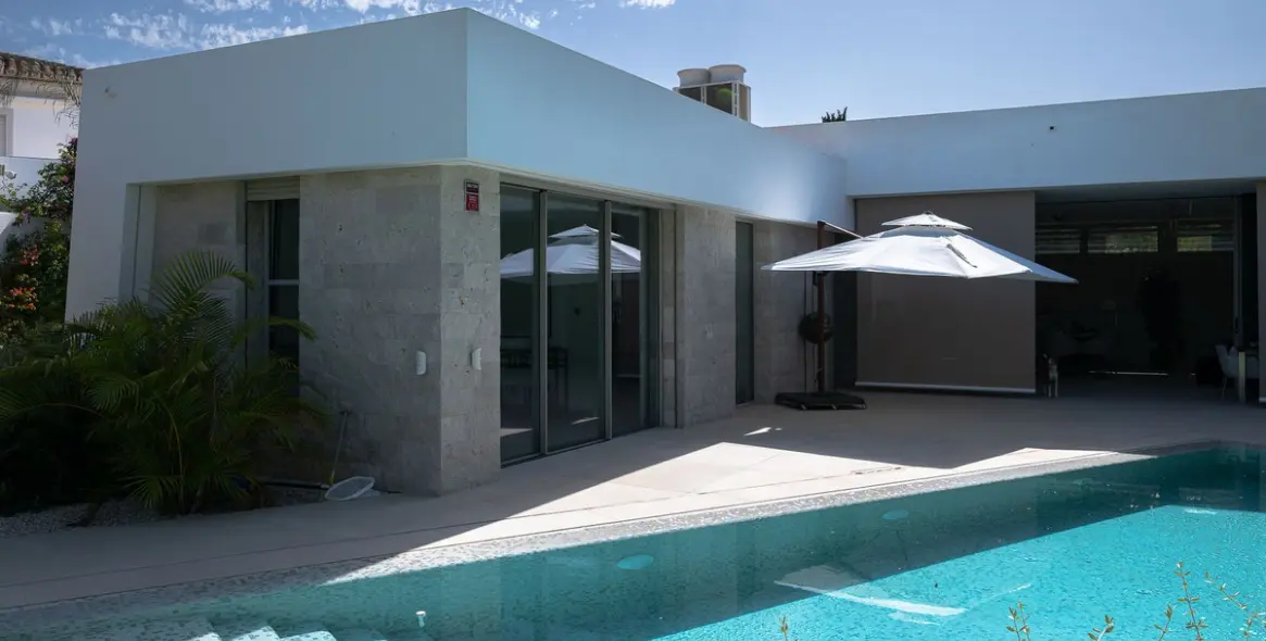 Продажа  отдельно стоящей виллы в Marbesa 23