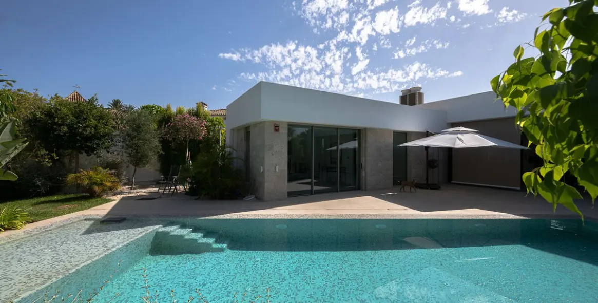 Продажа  отдельно стоящей виллы в Marbesa 24