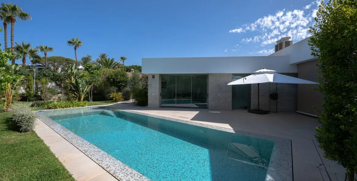 Продажа  отдельно стоящей виллы в Marbesa 26