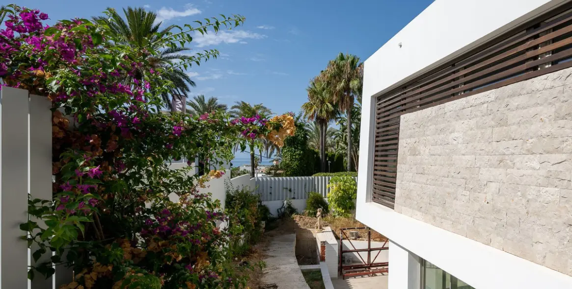 Продажа  отдельно стоящей виллы в Marbesa 27