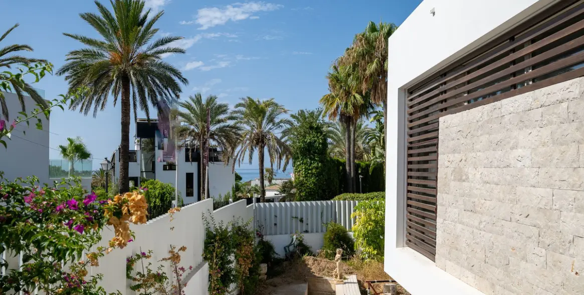 Продажа  отдельно стоящей виллы в Marbesa 28