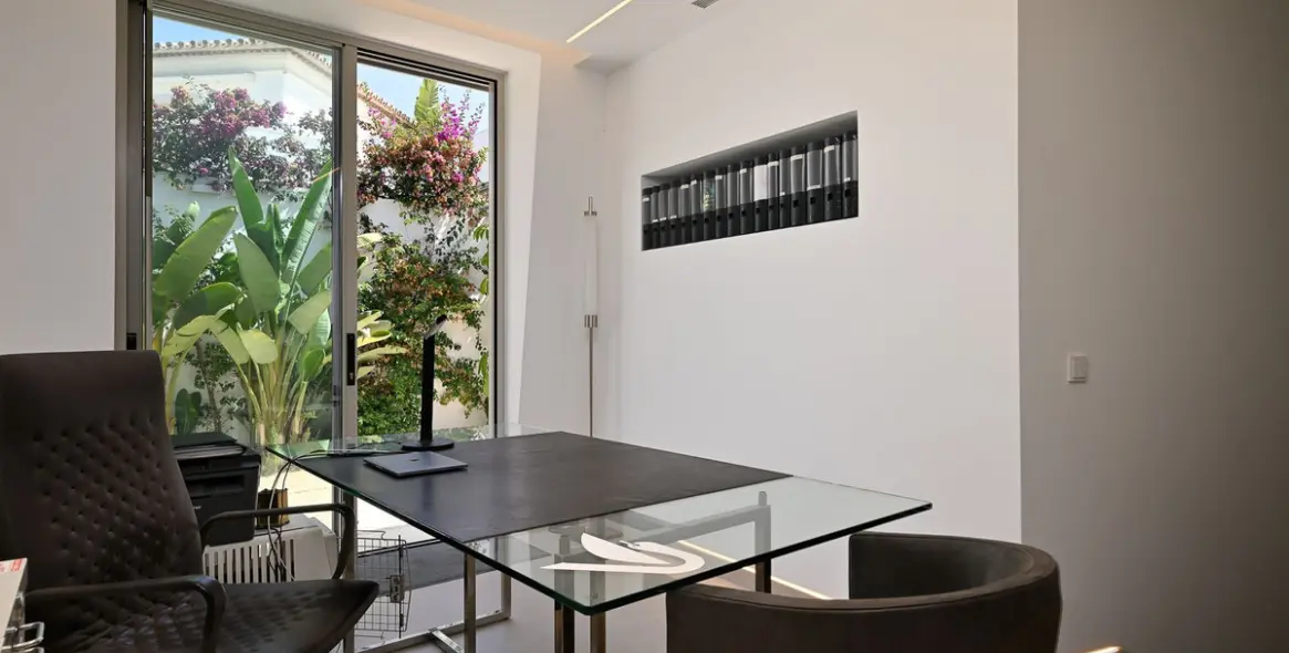 Продажа  отдельно стоящей виллы в Marbesa 36