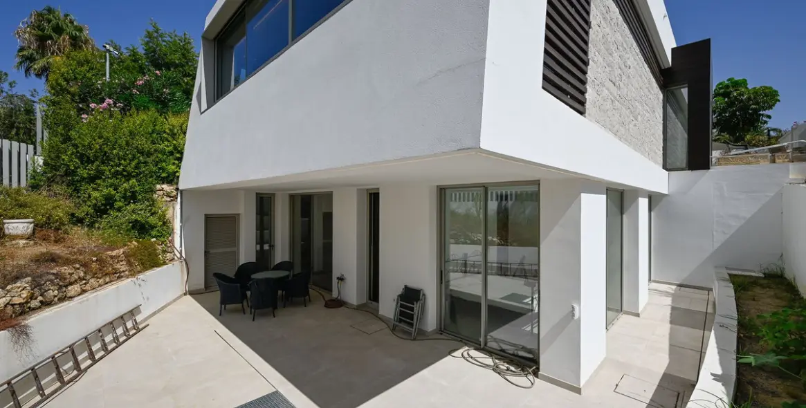 Продажа  отдельно стоящей виллы в Marbesa 47