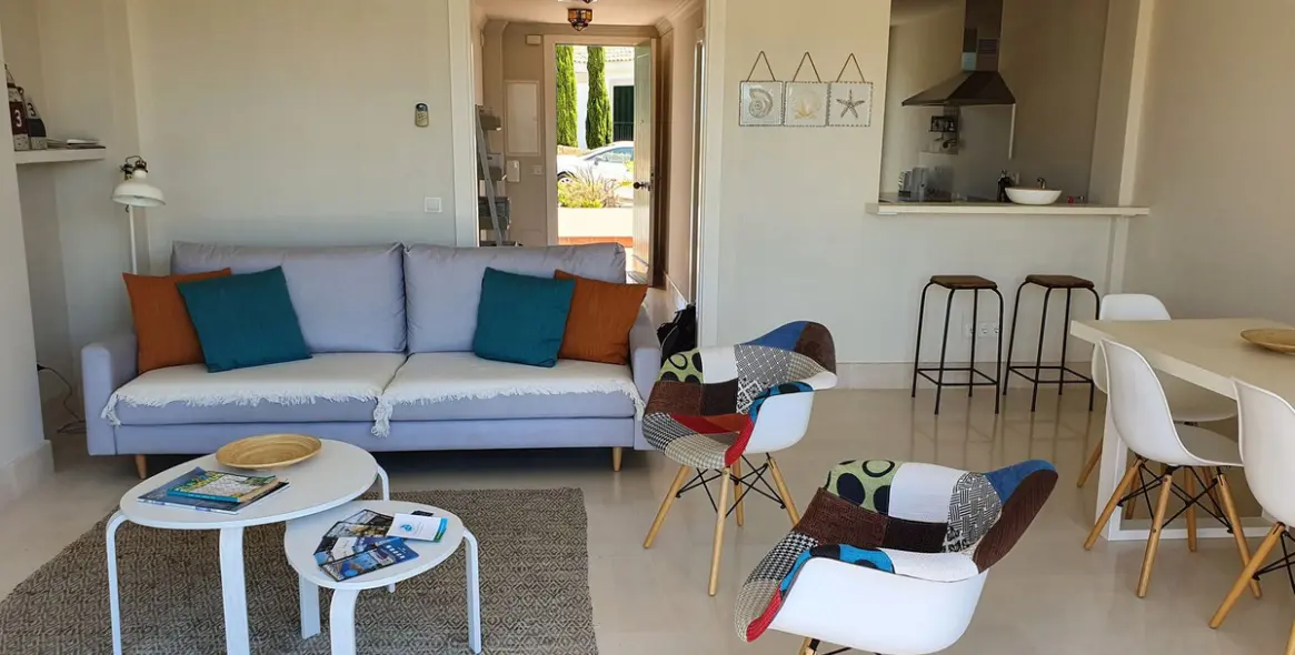 Alquiler a largo plazo de apartamento en planta baja en Casares Playa 2