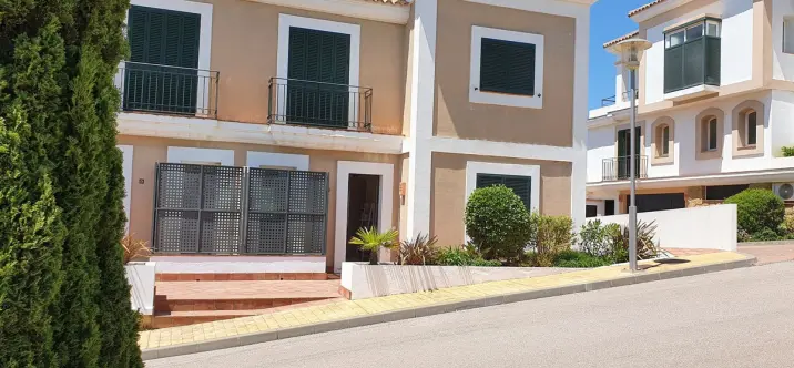 Alquiler a largo plazo de apartamento en planta baja en Casares Playa 4