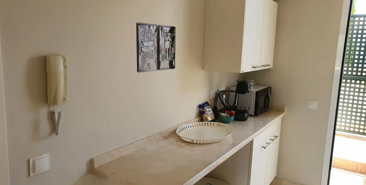 Alquiler a largo plazo de apartamento en planta baja en Casares Playa 10