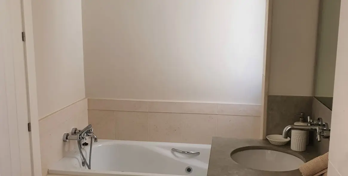 Alquiler a largo plazo de apartamento en planta baja en Casares Playa 15