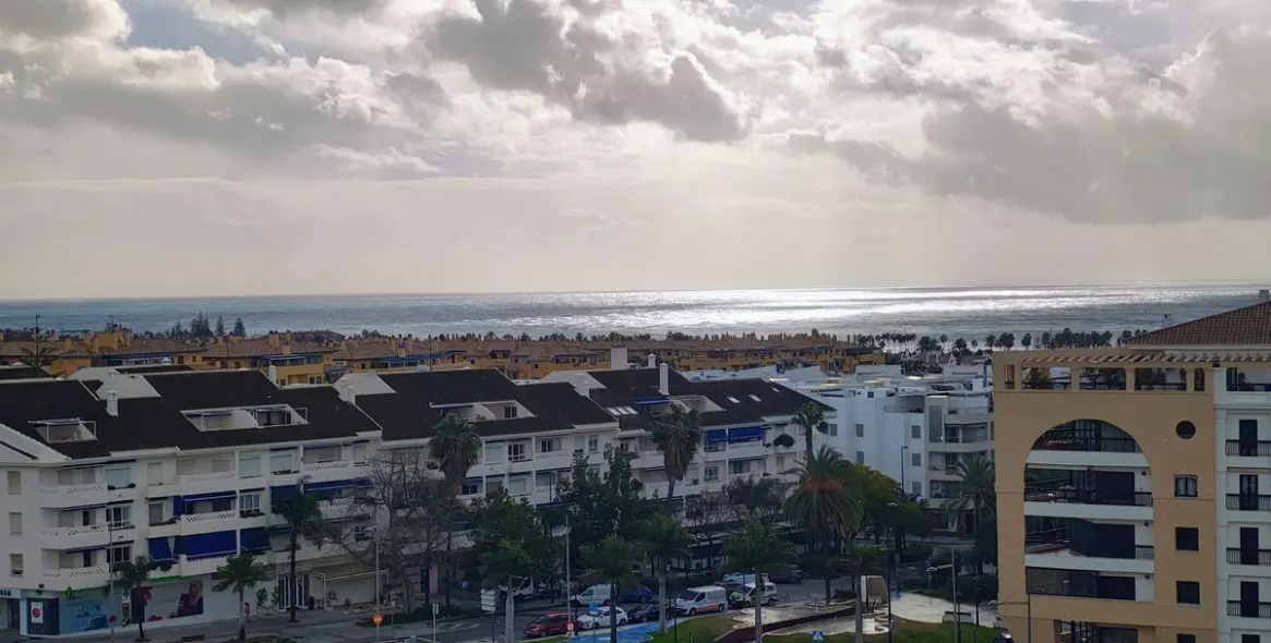 Sale of middle floor apartment in San Pedro de Alcántara 2