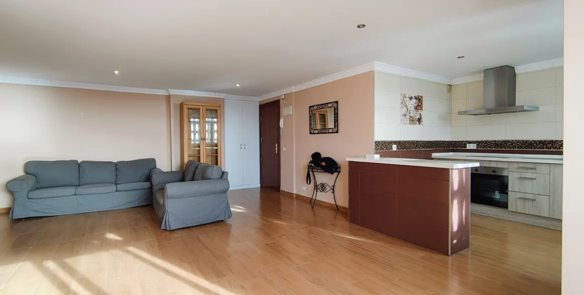 Sale of middle floor apartment in San Pedro de Alcántara 11