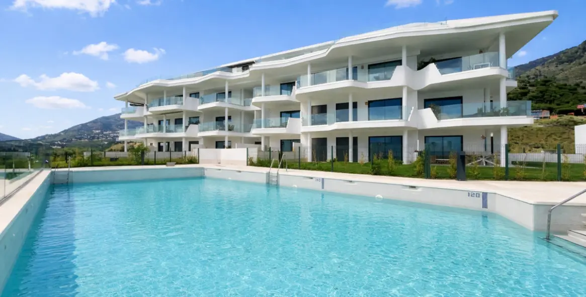 Sale of ground floor apartment in Fuengirola 1