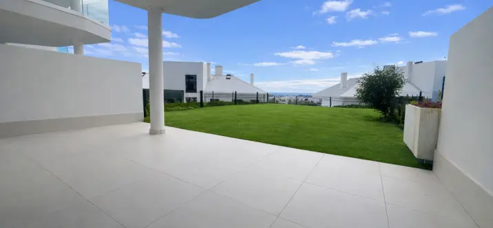 Sale of ground floor apartment in Fuengirola 2