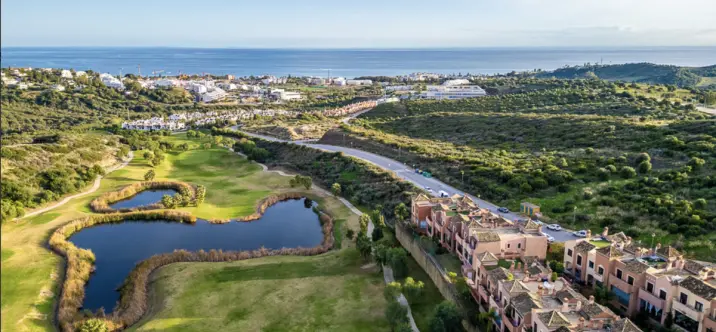 Продажа дома на две семьи в Estepona 0