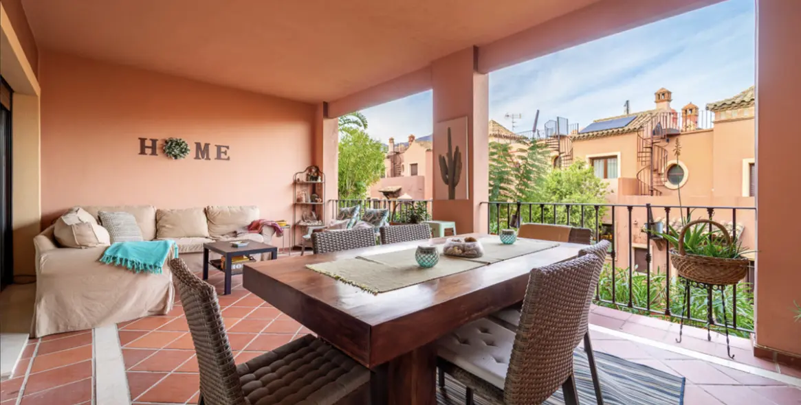 Продажа дома на две семьи в Estepona 2