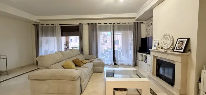 Продажа дома на две семьи в Estepona 3