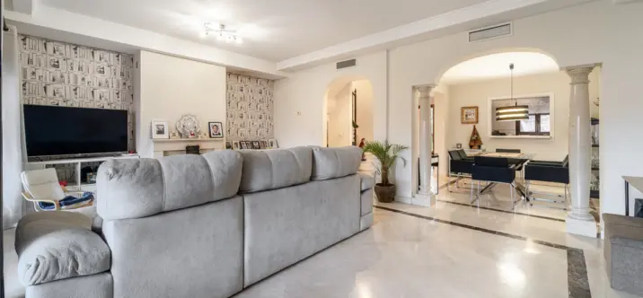 Продажа дома на две семьи в Estepona 4