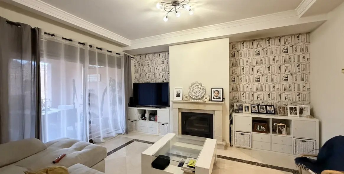 Продажа дома на две семьи в Estepona 6