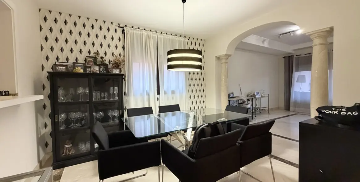 Продажа дома на две семьи в Estepona 8