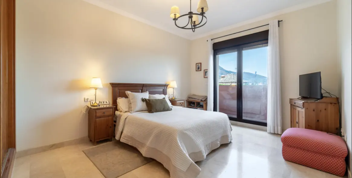 Продажа дома на две семьи в Estepona 11