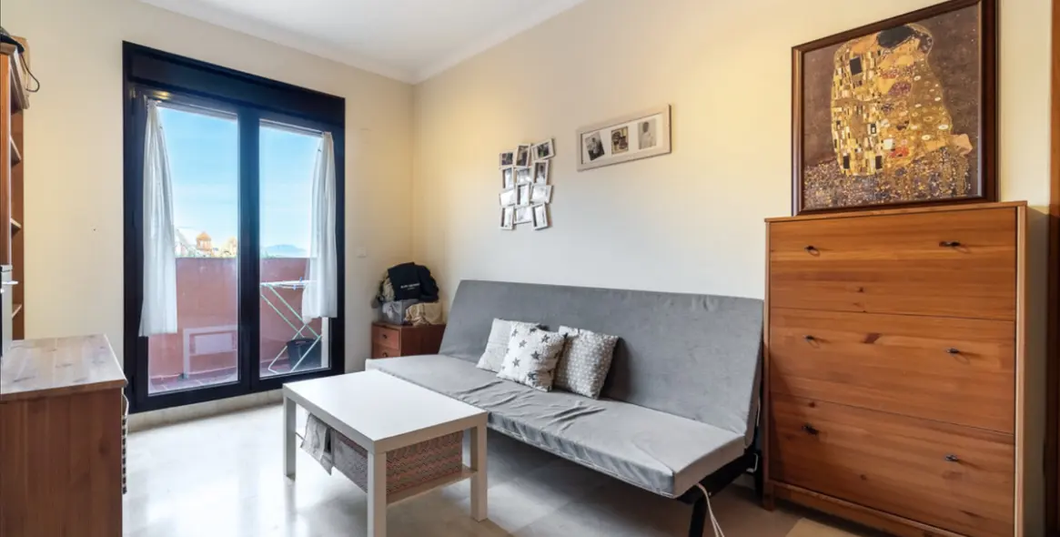 Продажа дома на две семьи в Estepona 17