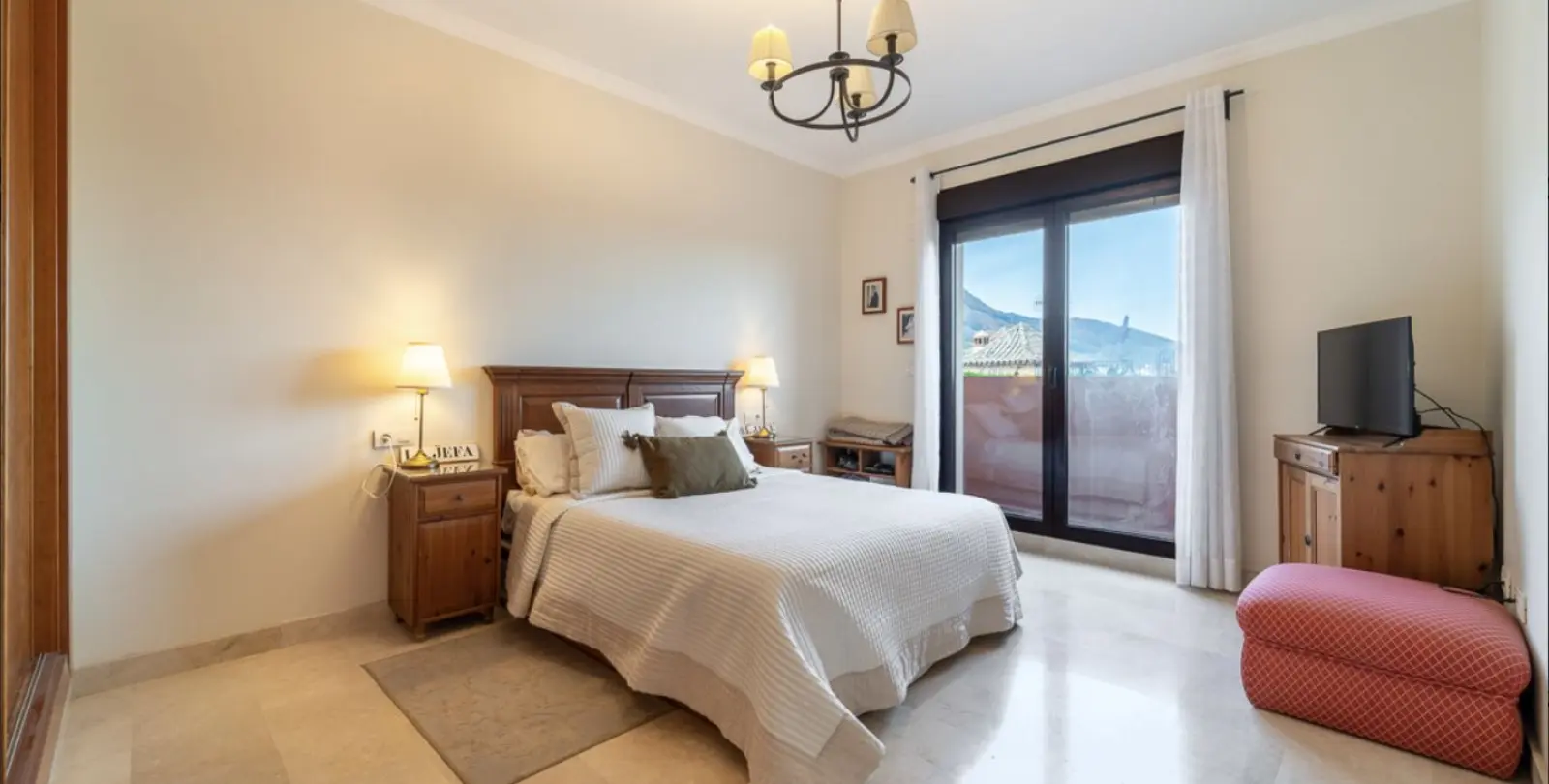 Sale of semi-detached house in Estepona 11