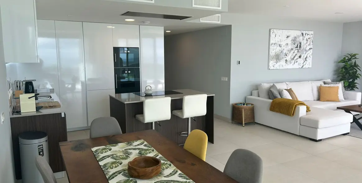 Venta de apartamento en planta media en Calanova Golf 5