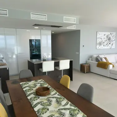 Venta de apartamento en planta media en Calanova Golf