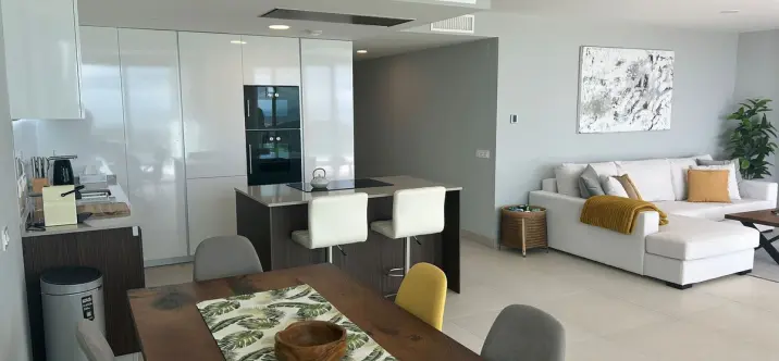 Venta de apartamento en planta media en Calanova Golf 4