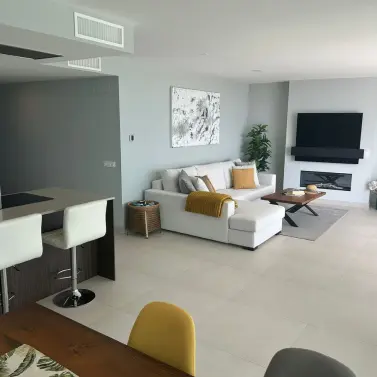 Venta de apartamento en planta media en Calanova Golf