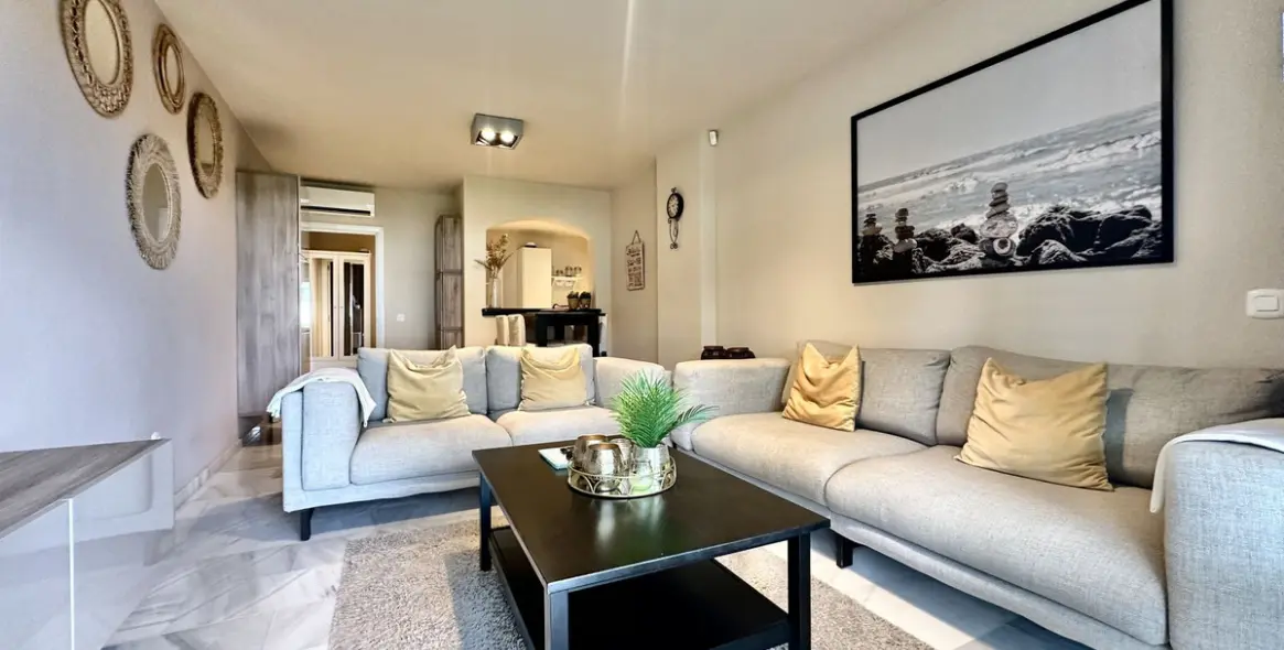 Venta de apartamento en planta baja en Calahonda 2