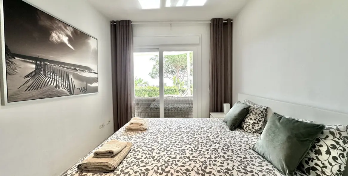 Продажа апартаментов на первом этаже в Calahonda 27