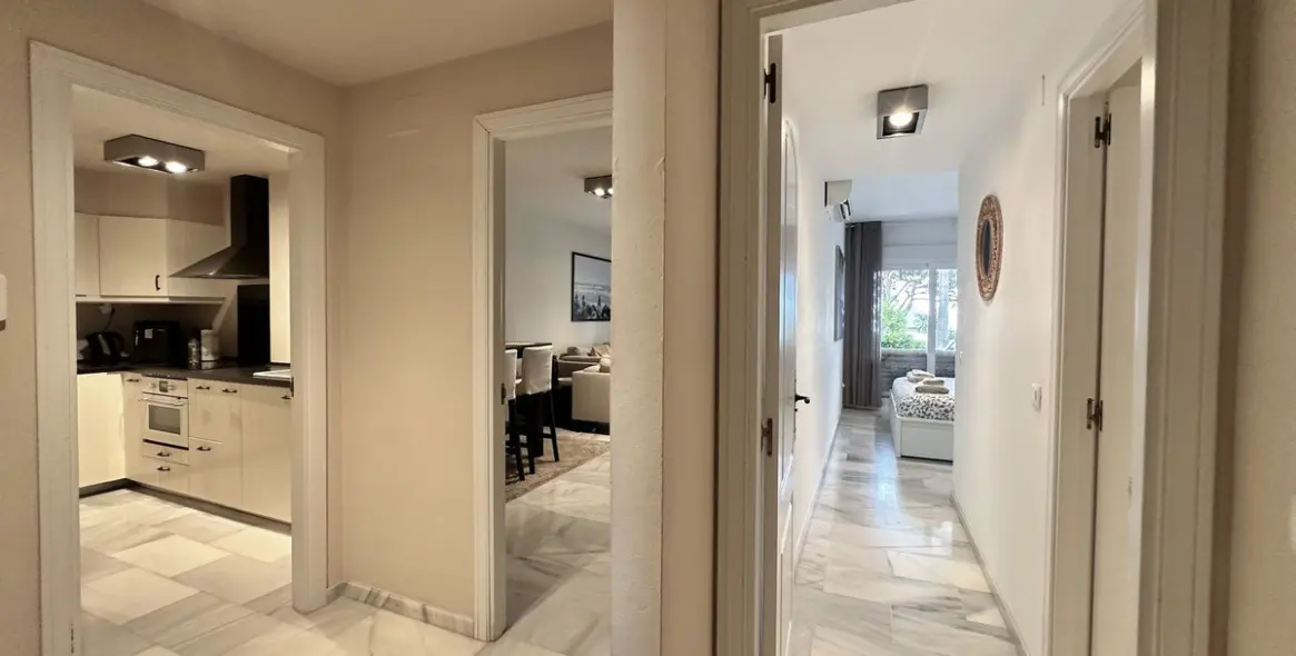 Продажа апартаментов на первом этаже в Calahonda 34