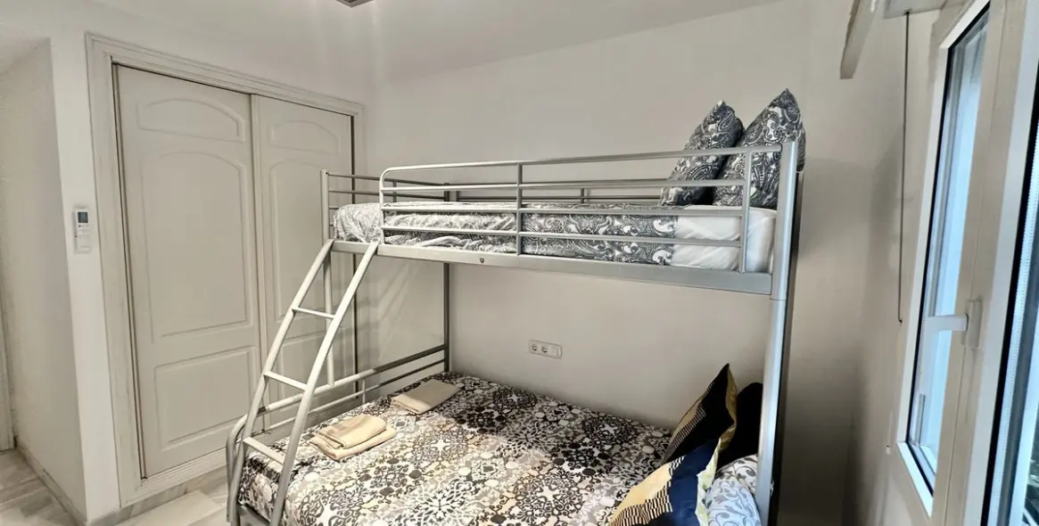 Продажа апартаментов на первом этаже в Calahonda 35