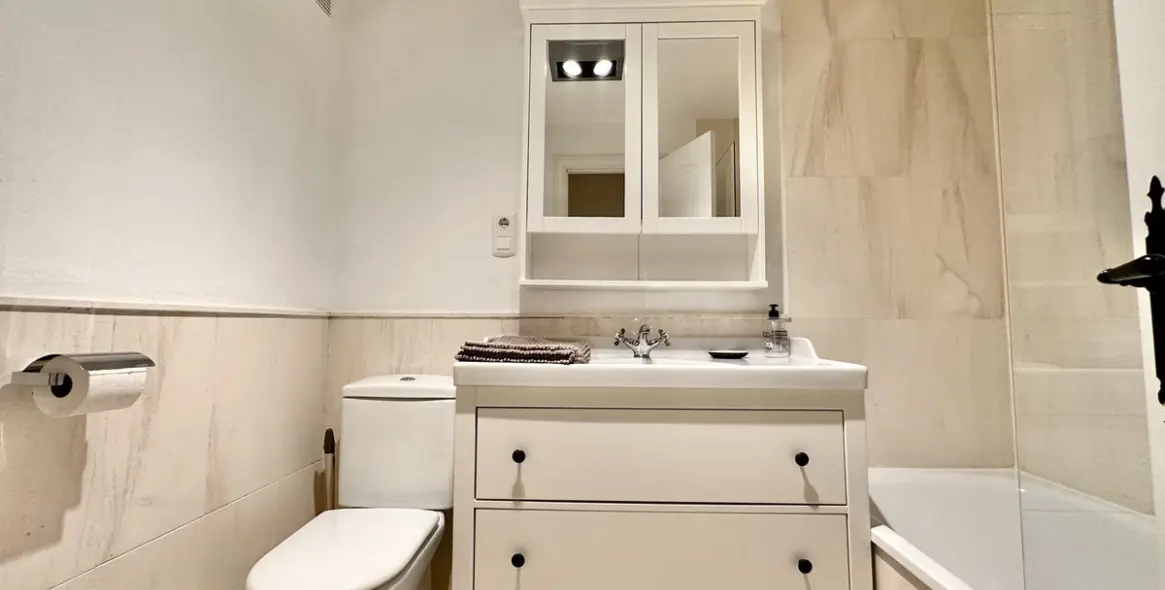 Продажа апартаментов на первом этаже в Calahonda 36