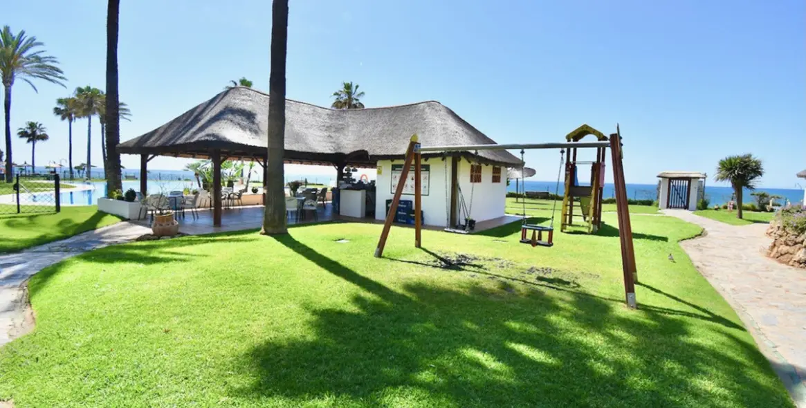 Продажа апартаментов на первом этаже в Calahonda 48